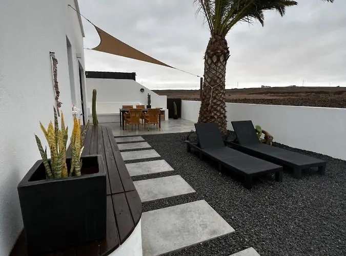 Casa Nusa * La Santa